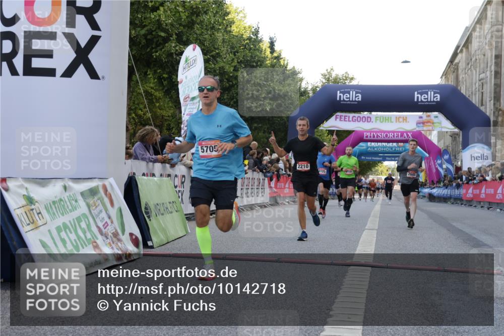 06.09.2026 - CURREX Alsterlauf Yannick Fuchs http://msf.ph/oto/10142718 06.09.2026 09:47:01 Ziel 2072, 2210, 2605, 3678, 4311, 4460, 5198, 5705, 5731, 8104, 8125 meine-sportfotos.de