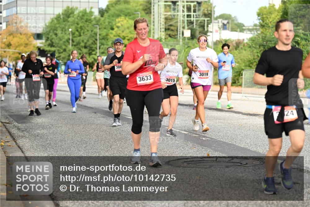 06.09.2026 - CURREX Alsterlauf Dr. Thomas Lammeyer http://msf.ph/oto/10142735 06.09.2026 10:12:33 Laufen 4353, 2048, 386, 3633, 3015, 4123, 3019, 24 meine-sportfotos.de