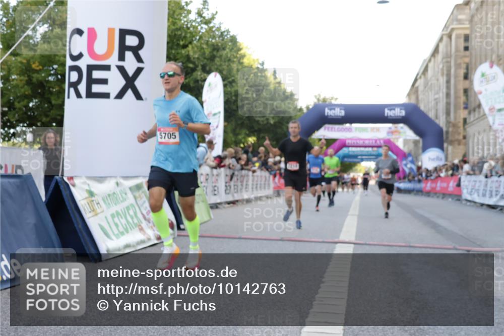 06.09.2026 - CURREX Alsterlauf Yannick Fuchs http://msf.ph/oto/10142763 06.09.2026 09:47:01 Ziel 2072, 2210, 2605, 3678, 4311, 4460, 5198, 5705, 5731, 8104, 8125 meine-sportfotos.de