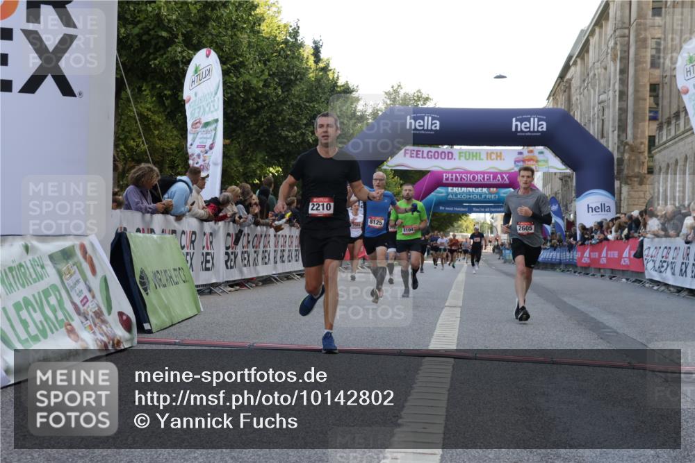 06.09.2026 - CURREX Alsterlauf Yannick Fuchs http://msf.ph/oto/10142802 06.09.2026 09:47:02 Ziel 2072, 2210, 2569, 2605, 3678, 4311, 4460, 5198, 5705, 5731, 6150, 8104, 8125 meine-sportfotos.de