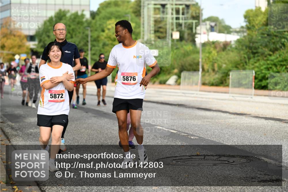06.09.2026 - CURREX Alsterlauf Dr. Thomas Lammeyer http://msf.ph/oto/10142803 06.09.2026 10:12:45 Laufen 5872, 5876 meine-sportfotos.de