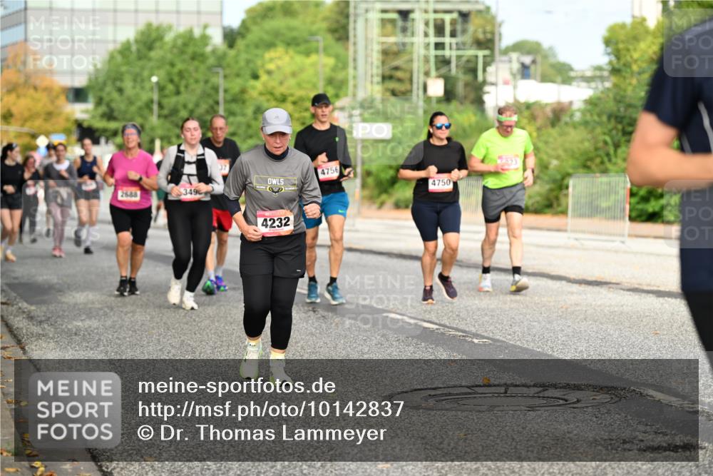 06.09.2026 - CURREX Alsterlauf Dr. Thomas Lammeyer http://msf.ph/oto/10142837 06.09.2026 10:12:48 Laufen 2688, 349, 4232, 4756, 4750 meine-sportfotos.de