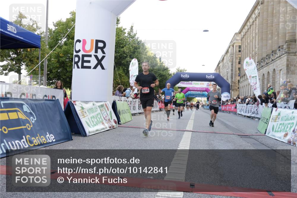 06.09.2026 - CURREX Alsterlauf Yannick Fuchs http://msf.ph/oto/10142841 06.09.2026 09:47:02 Ziel 2072, 2210, 2569, 2605, 3678, 4311, 4460, 5198, 5705, 5731, 6150, 8104, 8125 meine-sportfotos.de