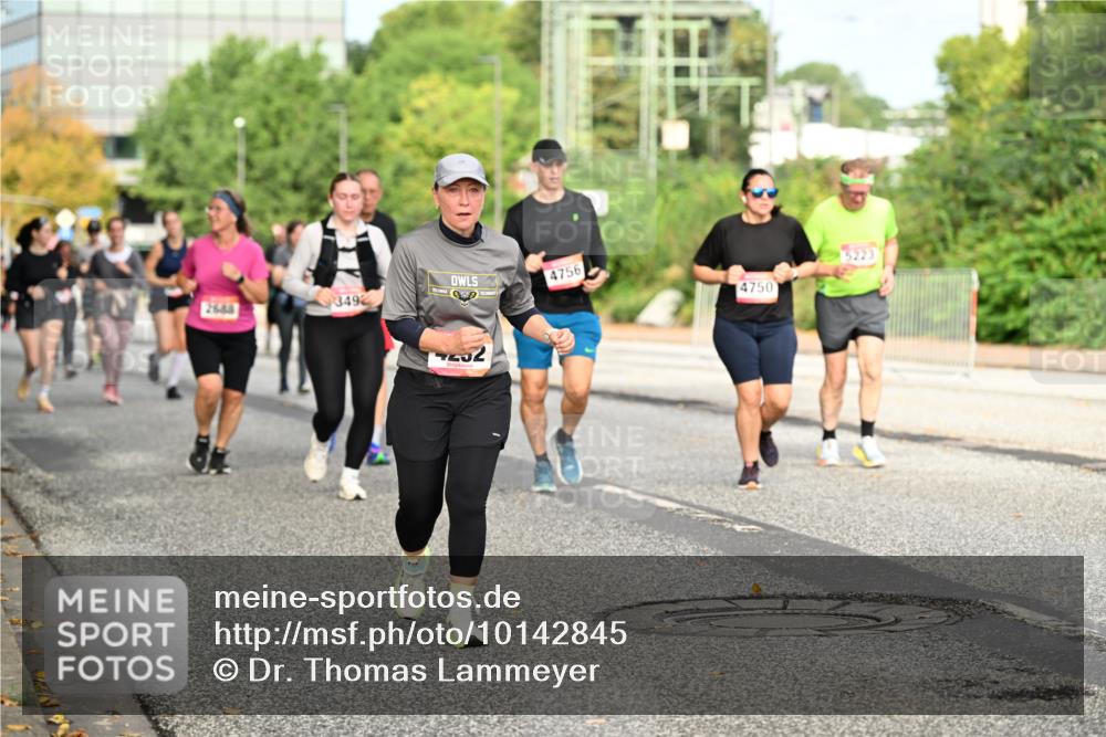 06.09.2026 - CURREX Alsterlauf Dr. Thomas Lammeyer http://msf.ph/oto/10142845 06.09.2026 10:12:49 Laufen 4756, 2688, 3492, 4750 meine-sportfotos.de