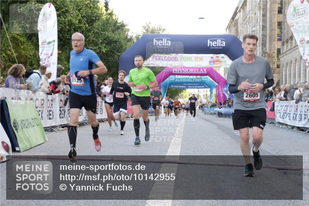 06.09.2026 - CURREX Alsterlauf Yannick Fuchs http://msf.ph/oto/10142955 06.09.2026 09:47:04 Ziel 2072, 2210, 2569, 2605, 4460, 5705, 6150, 8104, 8125 meine-sportfotos.de