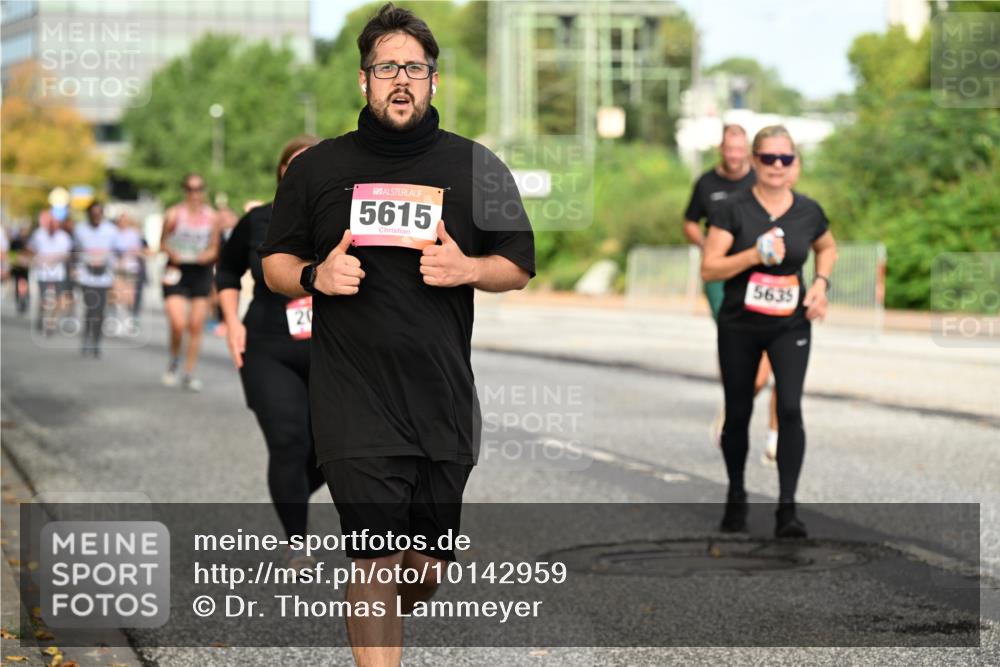 06.09.2026 - CURREX Alsterlauf Dr. Thomas Lammeyer http://msf.ph/oto/10142959 06.09.2026 10:13:01 Laufen 5615, 5635 meine-sportfotos.de