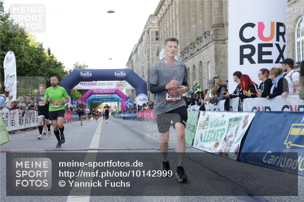 06.09.2026 - CURREX Alsterlauf Yannick Fuchs http://msf.ph/oto/10142999 06.09.2026 09:47:04 Ziel 2072, 2210, 2569, 2605, 4460, 5705, 6150, 8104, 8125 meine-sportfotos.de