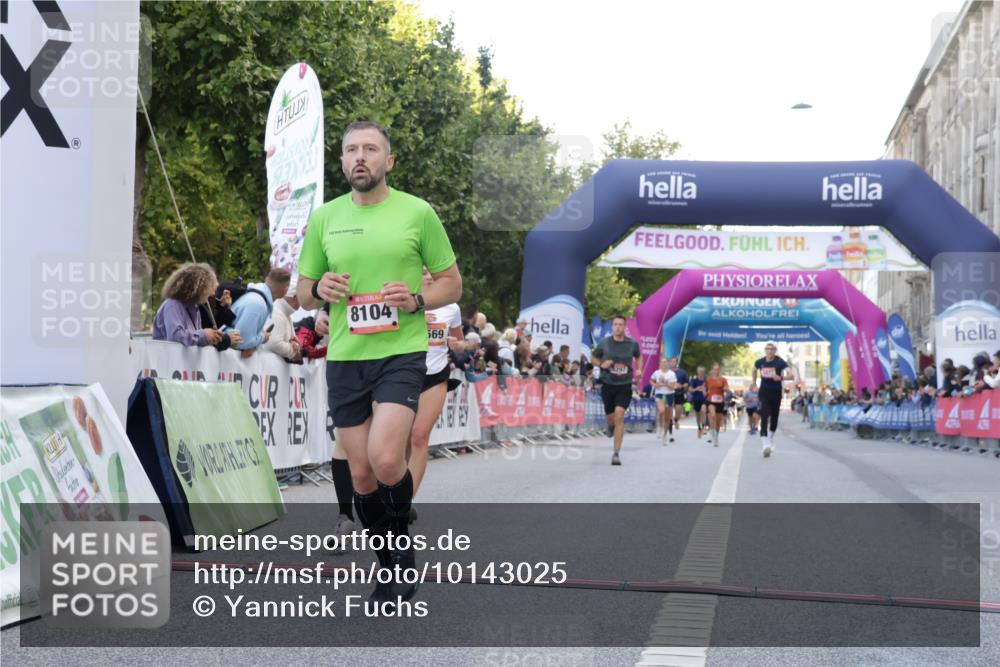 06.09.2026 - CURREX Alsterlauf Yannick Fuchs http://msf.ph/oto/10143025 06.09.2026 09:47:05 Ziel 2072, 2210, 2569, 2605, 4460, 5297, 5705, 6150, 8104, 8125 meine-sportfotos.de