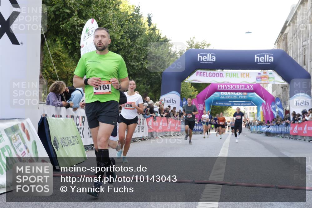 06.09.2026 - CURREX Alsterlauf Yannick Fuchs http://msf.ph/oto/10143043 06.09.2026 09:47:05 Ziel 2072, 2210, 2569, 2605, 4460, 5297, 5705, 6150, 8104, 8125 meine-sportfotos.de