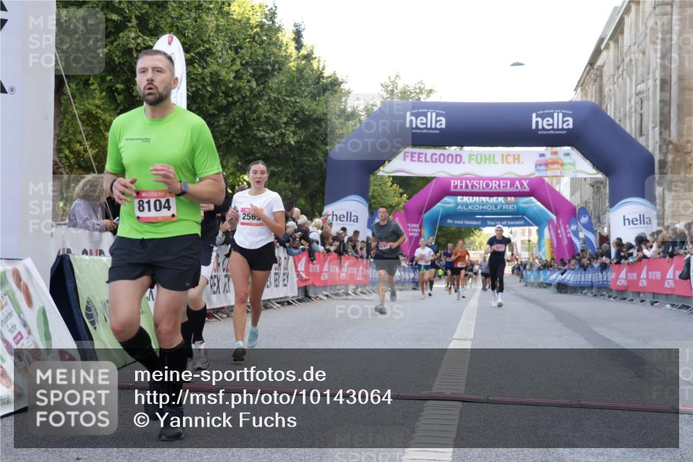 06.09.2026 - CURREX Alsterlauf Yannick Fuchs http://msf.ph/oto/10143064 06.09.2026 09:47:05 Ziel 2072, 2210, 2569, 2605, 4460, 5297, 5705, 6150, 8104, 8125 meine-sportfotos.de