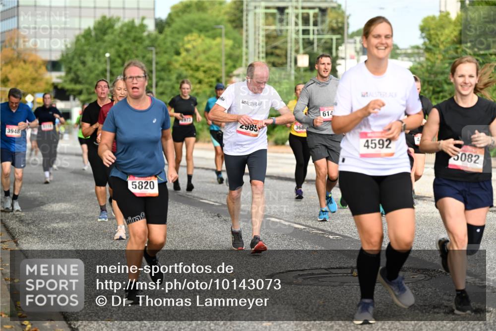 06.09.2026 - CURREX Alsterlauf Dr. Thomas Lammeyer http://msf.ph/oto/10143073 06.09.2026 10:13:13 Laufen 3948, 5820, 2985, 3680, 614, 4592, 5082 meine-sportfotos.de