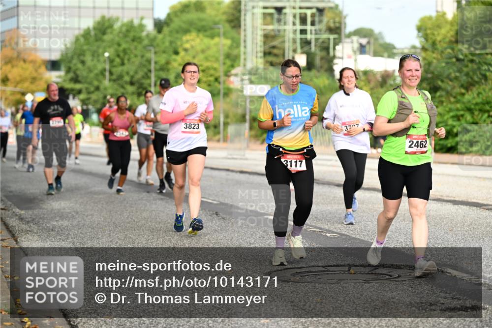 06.09.2026 - CURREX Alsterlauf Dr. Thomas Lammeyer http://msf.ph/oto/10143171 06.09.2026 10:13:24 Laufen 3823, 3117, 3707, 2462 meine-sportfotos.de