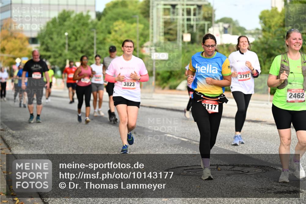 06.09.2026 - CURREX Alsterlauf Dr. Thomas Lammeyer http://msf.ph/oto/10143177 06.09.2026 10:13:24 Laufen 3823, 3117, 3797, 2462 meine-sportfotos.de