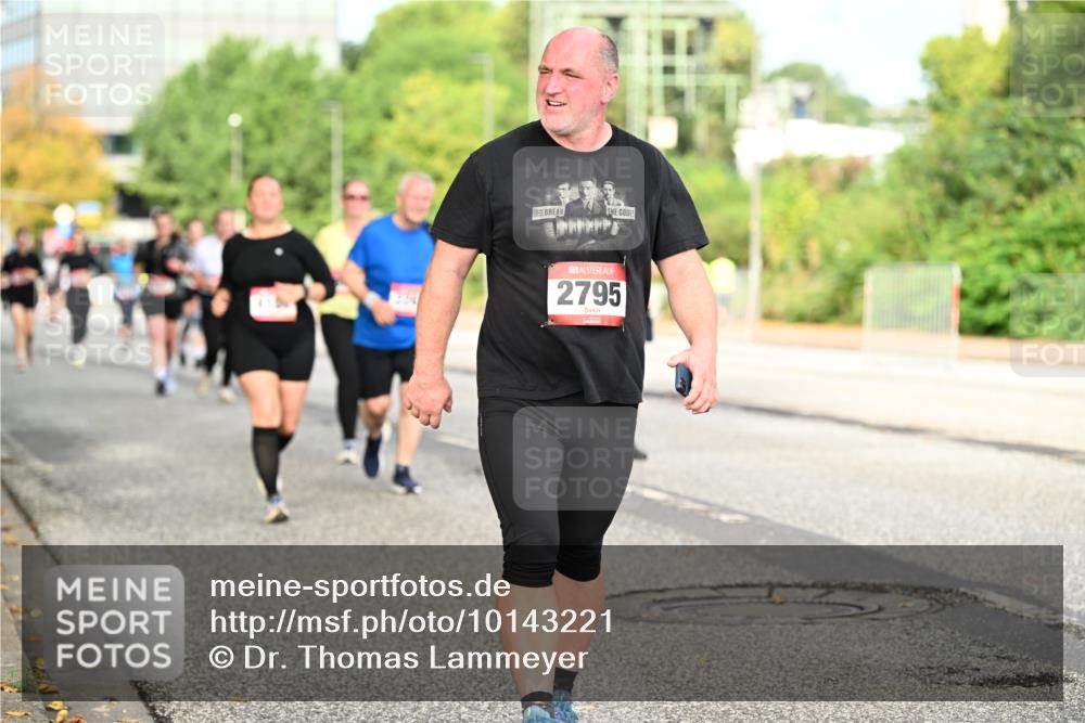 06.09.2026 - CURREX Alsterlauf Dr. Thomas Lammeyer http://msf.ph/oto/10143221 06.09.2026 10:13:33 Laufen 2795 meine-sportfotos.de
