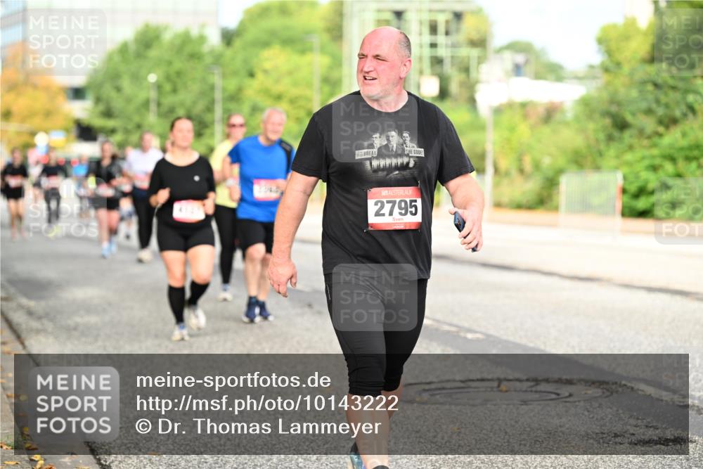 06.09.2026 - CURREX Alsterlauf Dr. Thomas Lammeyer http://msf.ph/oto/10143222 06.09.2026 10:13:33 Laufen 2795 meine-sportfotos.de