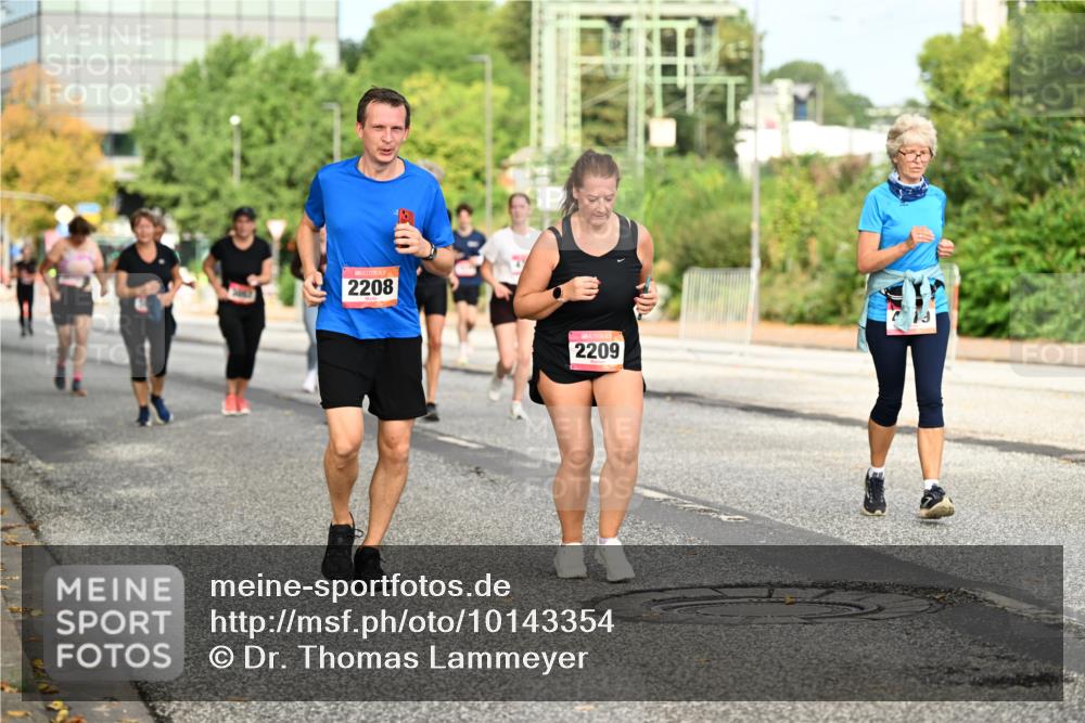 06.09.2026 - CURREX Alsterlauf Dr. Thomas Lammeyer http://msf.ph/oto/10143354 06.09.2026 10:13:48 Laufen 2208, 2209 meine-sportfotos.de