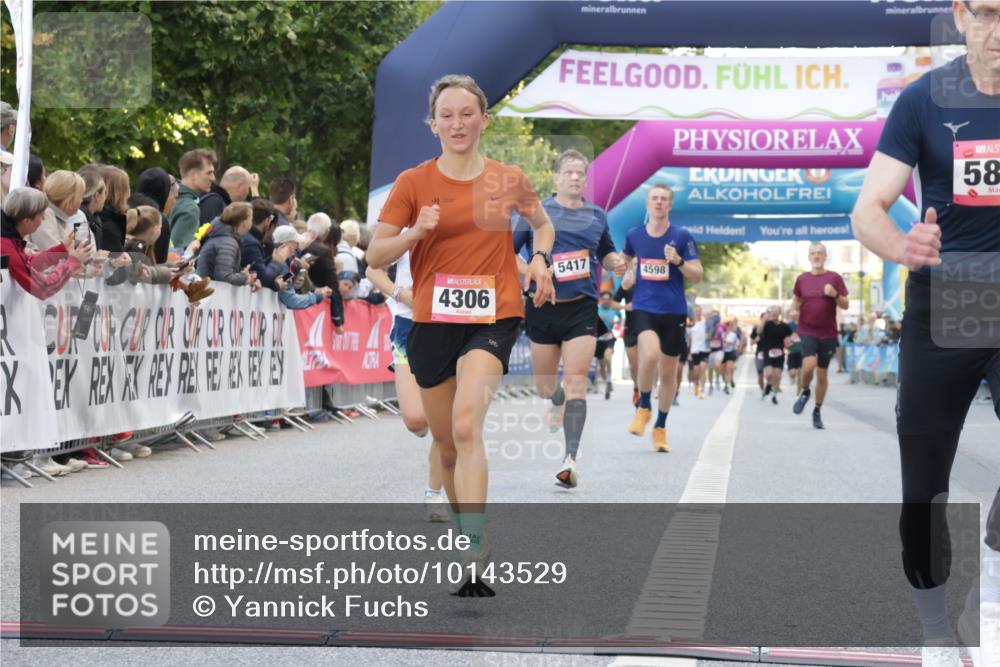 06.09.2026 - CURREX Alsterlauf Yannick Fuchs http://msf.ph/oto/10143529 06.09.2026 09:47:12 Ziel 2569, 4306, 4598, 5297, 5403, 5417, 5877, 6150, 8104 meine-sportfotos.de