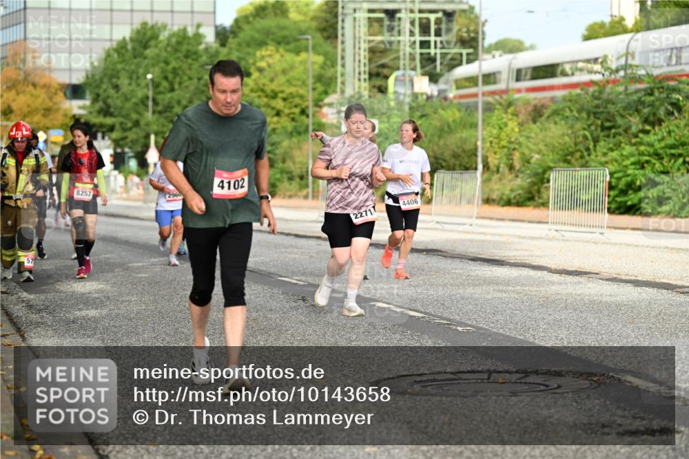 06.09.2026 - CURREX Alsterlauf Dr. Thomas Lammeyer http://msf.ph/oto/10143658 06.09.2026 10:14:29 Laufen 575, 8257, 2960, 4102, 2271, 4406 meine-sportfotos.de