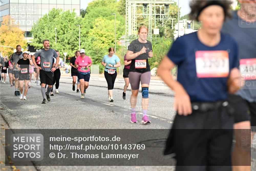 06.09.2026 - CURREX Alsterlauf Dr. Thomas Lammeyer http://msf.ph/oto/10143769 06.09.2026 10:14:48 Laufen 5281, 579, 3253, 3621, 5376, 3207, 40 meine-sportfotos.de