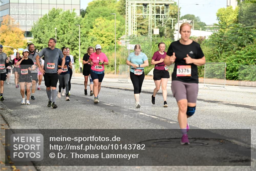 06.09.2026 - CURREX Alsterlauf Dr. Thomas Lammeyer http://msf.ph/oto/10143782 06.09.2026 10:14:49 Laufen 5281, 5795, 3324, 5376, 648, 3253, 3621 meine-sportfotos.de