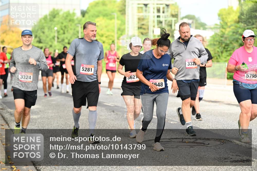 06.09.2026 - CURREX Alsterlauf Dr. Thomas Lammeyer http://msf.ph/oto/10143799 06.09.2026 10:14:54 Laufen 5281, 3324, 621, 648, 3325, 5795 meine-sportfotos.de