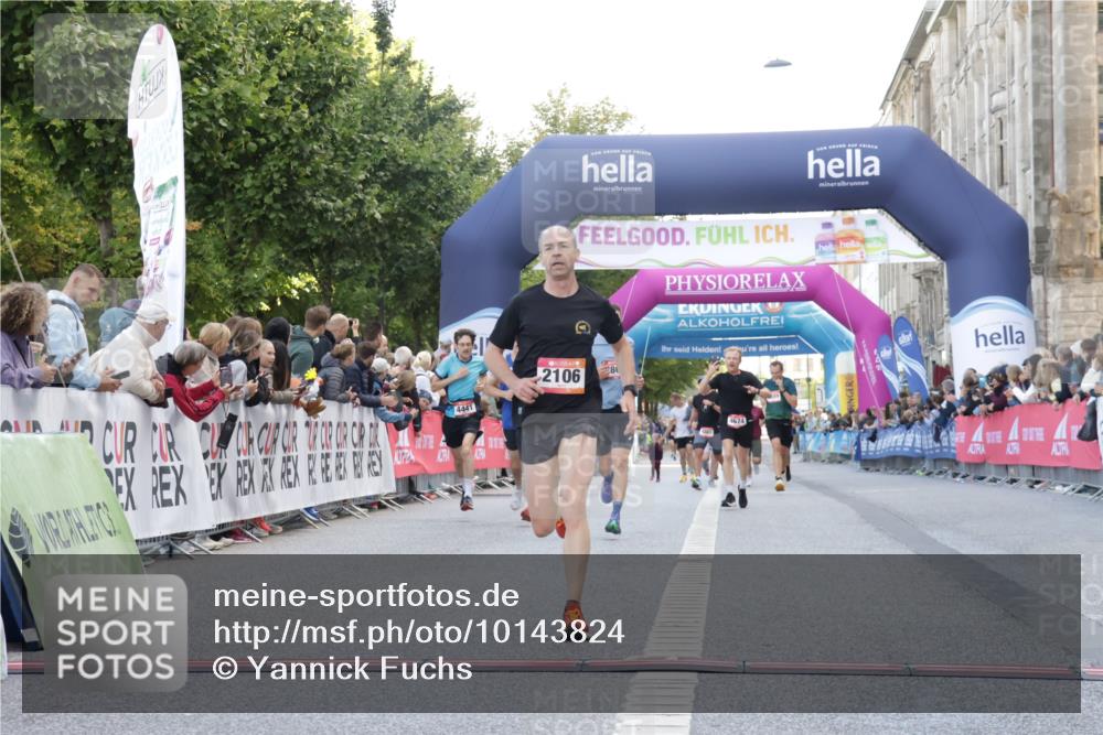06.09.2026 - CURREX Alsterlauf Yannick Fuchs http://msf.ph/oto/10143824 06.09.2026 09:47:19 Ziel 2106, 2807, 4306, 4441, 4598, 5403, 5417, 5645, 5877, 6172 meine-sportfotos.de