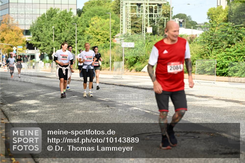 06.09.2026 - CURREX Alsterlauf Dr. Thomas Lammeyer http://msf.ph/oto/10143889 06.09.2026 10:15:05 Laufen 3926, 3769, 3654, 2084 meine-sportfotos.de