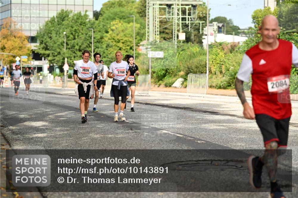 06.09.2026 - CURREX Alsterlauf Dr. Thomas Lammeyer http://msf.ph/oto/10143891 06.09.2026 10:15:06 Laufen 3926, 3769, 3654, 2084 meine-sportfotos.de