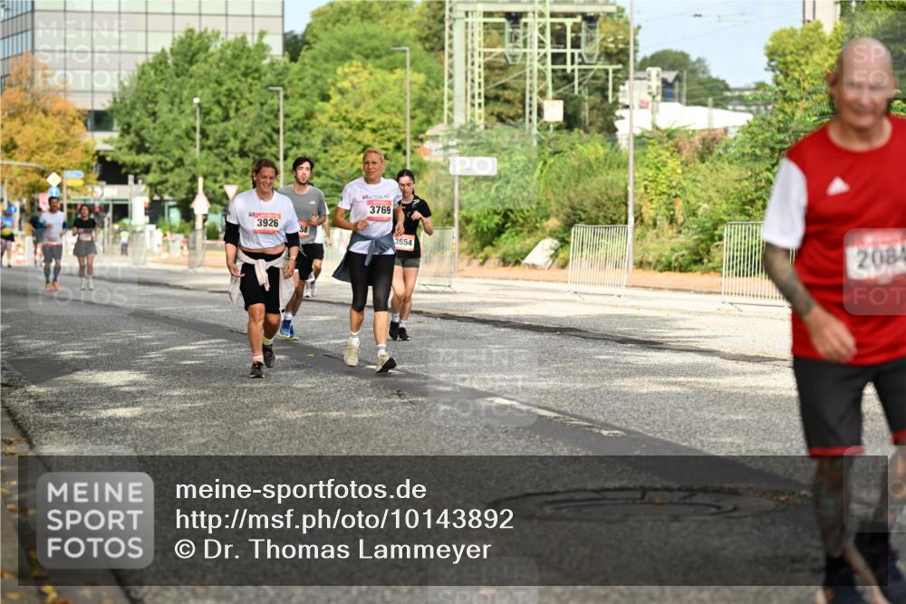 06.09.2026 - CURREX Alsterlauf Dr. Thomas Lammeyer http://msf.ph/oto/10143892 06.09.2026 10:15:06 Laufen 3926, 3769, 3654, 2084 meine-sportfotos.de