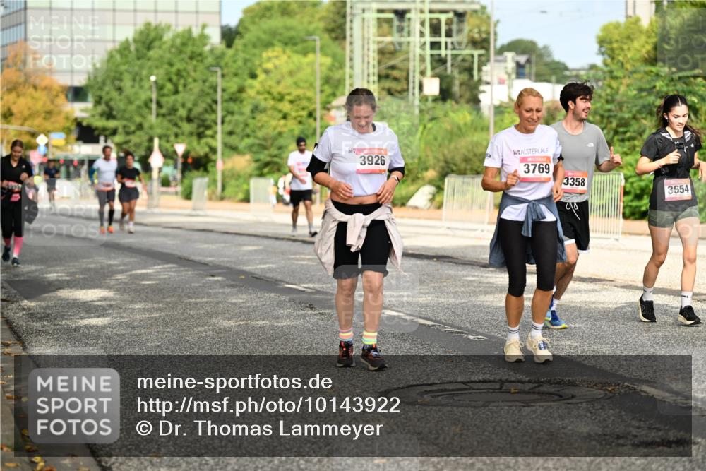 06.09.2026 - CURREX Alsterlauf Dr. Thomas Lammeyer http://msf.ph/oto/10143922 06.09.2026 10:15:10 Laufen 3926, 3769, 3358, 3654 meine-sportfotos.de