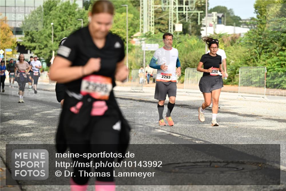 06.09.2026 - CURREX Alsterlauf Dr. Thomas Lammeyer http://msf.ph/oto/10143992 06.09.2026 10:15:20 Laufen 2293, 2292 meine-sportfotos.de