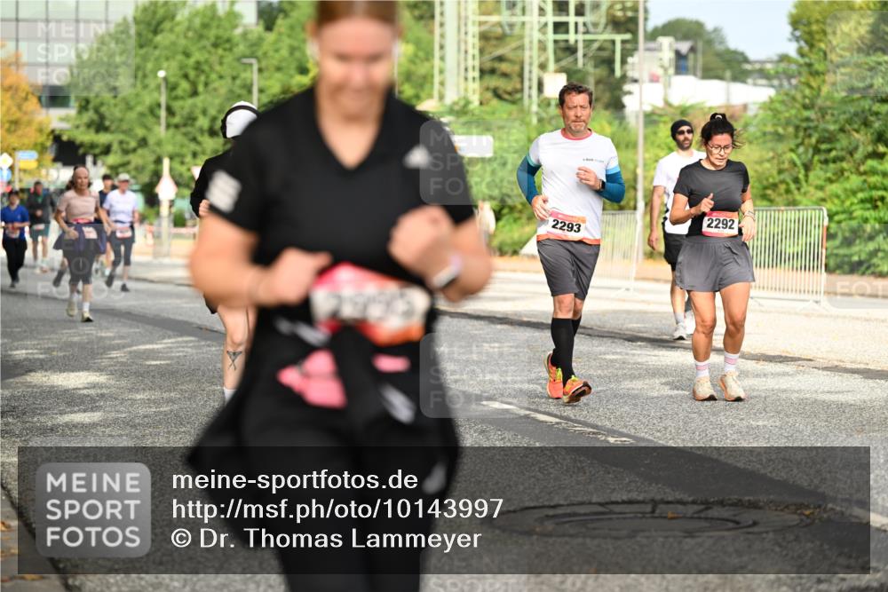 06.09.2026 - CURREX Alsterlauf Dr. Thomas Lammeyer http://msf.ph/oto/10143997 06.09.2026 10:15:21 Laufen 2292, 2293 meine-sportfotos.de