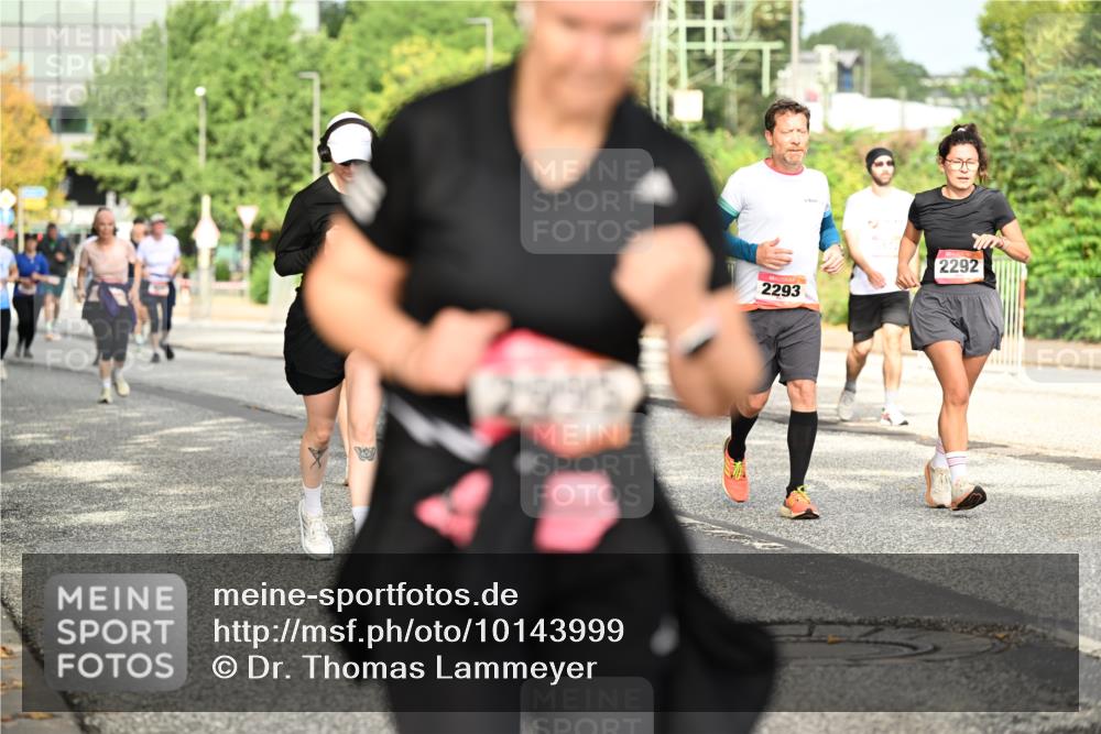 06.09.2026 - CURREX Alsterlauf Dr. Thomas Lammeyer http://msf.ph/oto/10143999 06.09.2026 10:15:21 Laufen 2293, 2292 meine-sportfotos.de