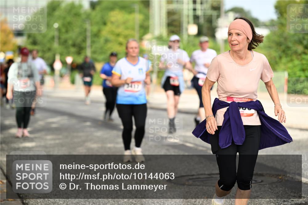 06.09.2026 - CURREX Alsterlauf Dr. Thomas Lammeyer http://msf.ph/oto/10144063 06.09.2026 10:15:31 Laufen 3417 meine-sportfotos.de