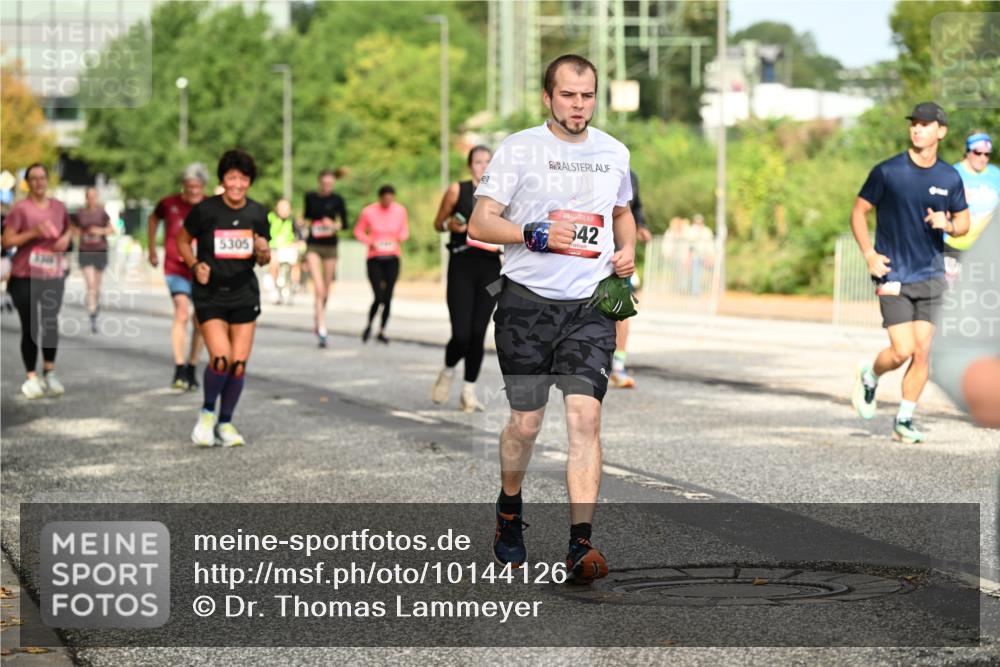 06.09.2026 - CURREX Alsterlauf Dr. Thomas Lammeyer http://msf.ph/oto/10144126 06.09.2026 10:15:38 Laufen 5305, 42 meine-sportfotos.de