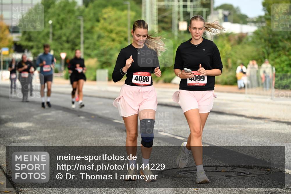 06.09.2026 - CURREX Alsterlauf Dr. Thomas Lammeyer http://msf.ph/oto/10144229 06.09.2026 10:15:52 Laufen 4098, 4099 meine-sportfotos.de