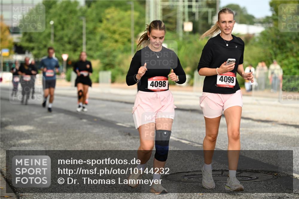 06.09.2026 - CURREX Alsterlauf Dr. Thomas Lammeyer http://msf.ph/oto/10144232 06.09.2026 10:15:52 Laufen 4098, 4099 meine-sportfotos.de