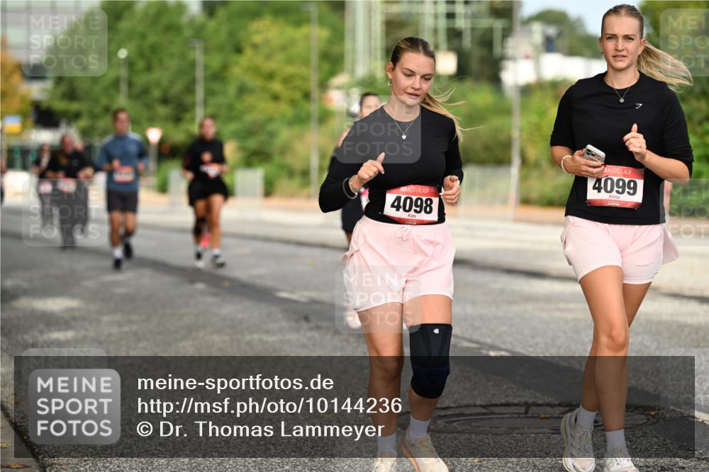 06.09.2026 - CURREX Alsterlauf Dr. Thomas Lammeyer http://msf.ph/oto/10144236 06.09.2026 10:15:52 Laufen 4098, 4099 meine-sportfotos.de