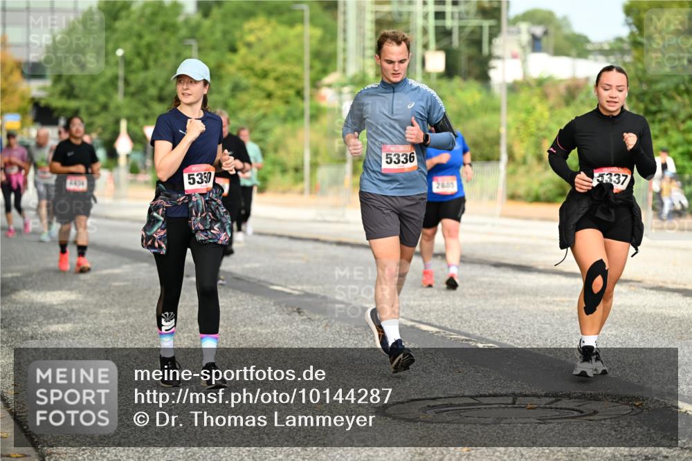 06.09.2026 - CURREX Alsterlauf Dr. Thomas Lammeyer http://msf.ph/oto/10144287 06.09.2026 10:15:58 Laufen 5357, 5336, 2885, 5337 meine-sportfotos.de