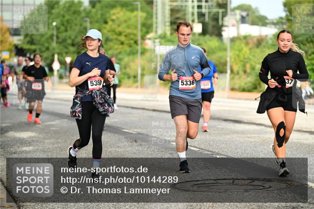 06.09.2026 - CURREX Alsterlauf Dr. Thomas Lammeyer http://msf.ph/oto/10144289 06.09.2026 10:15:58 Laufen 5350, 5336, 2885, 37 meine-sportfotos.de