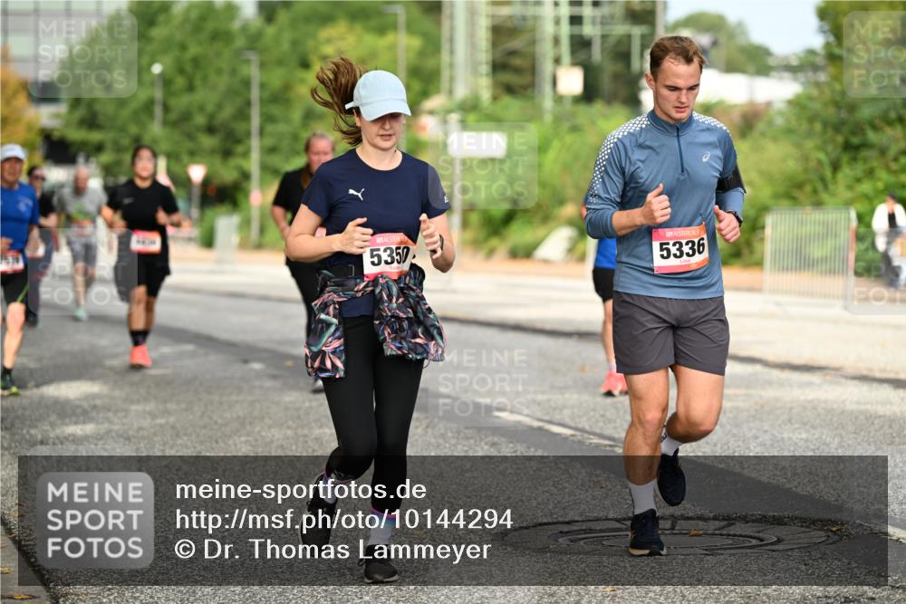 06.09.2026 - CURREX Alsterlauf Dr. Thomas Lammeyer http://msf.ph/oto/10144294 06.09.2026 10:15:59 Laufen 5357, 5336 meine-sportfotos.de