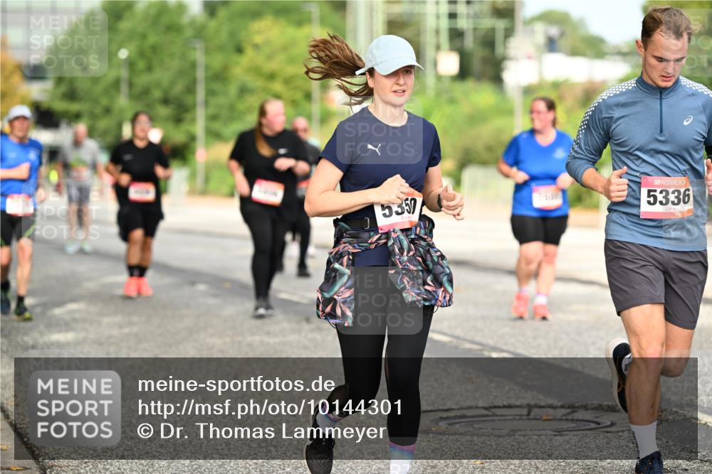 06.09.2026 - CURREX Alsterlauf Dr. Thomas Lammeyer http://msf.ph/oto/10144301 06.09.2026 10:16:00 Laufen 5357, 5336 meine-sportfotos.de