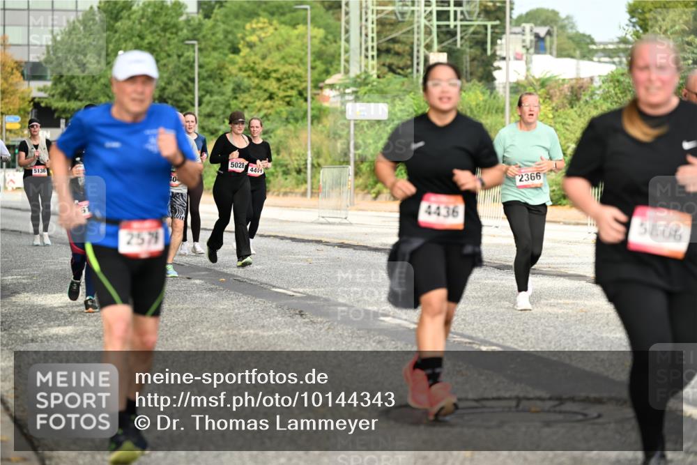 06.09.2026 - CURREX Alsterlauf Dr. Thomas Lammeyer http://msf.ph/oto/10144343 06.09.2026 10:16:05 Laufen 5136, 404, 2579, 5028, 44, 4436, 2366, 5806 meine-sportfotos.de