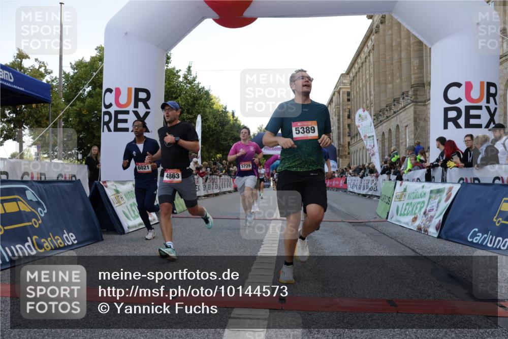 06.09.2026 - CURREX Alsterlauf Yannick Fuchs http://msf.ph/oto/10144573 06.09.2026 09:47:28 Ziel 2106, 2807, 2953, 3386, 4441, 4674, 4863, 5309, 5389, 5407, 5645, 5729, 6021 meine-sportfotos.de