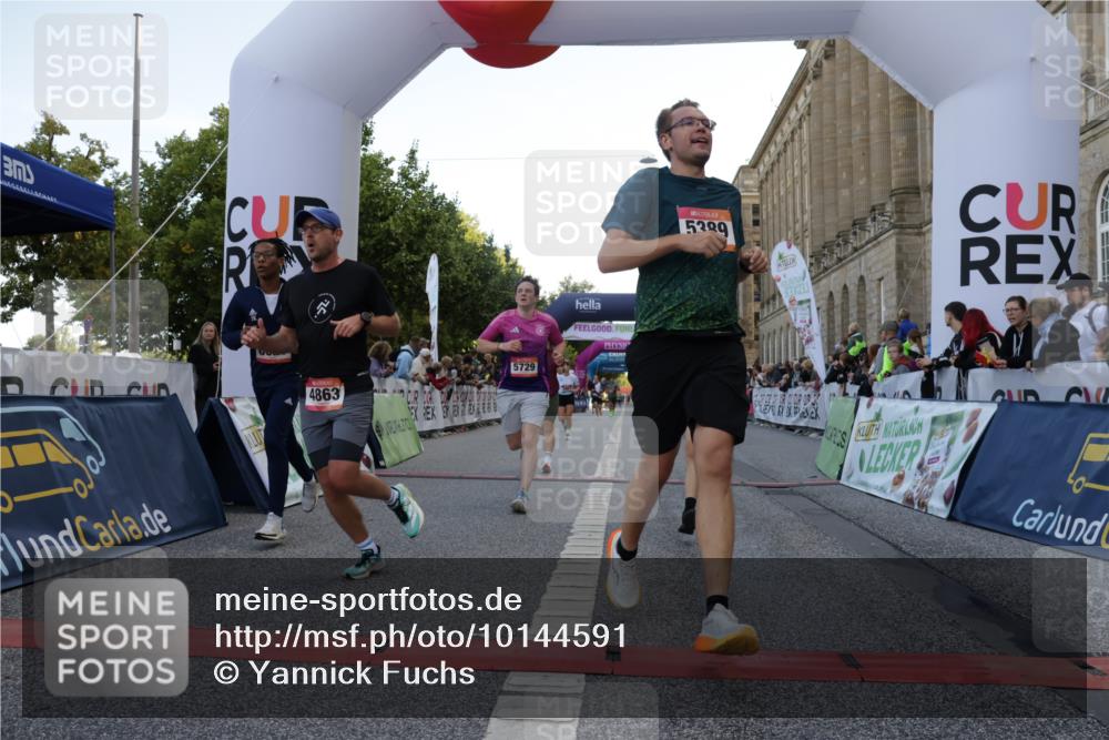 06.09.2026 - CURREX Alsterlauf Yannick Fuchs http://msf.ph/oto/10144591 06.09.2026 09:47:28 Ziel 2106, 2807, 2953, 3386, 4441, 4674, 4863, 5309, 5389, 5407, 5645, 5729, 6021 meine-sportfotos.de