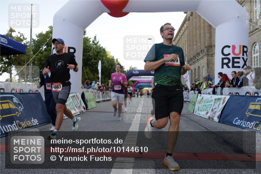 06.09.2026 - CURREX Alsterlauf Yannick Fuchs http://msf.ph/oto/10144610 06.09.2026 09:47:28 Ziel 2106, 2807, 2953, 3386, 4441, 4674, 4863, 5309, 5389, 5407, 5645, 5729, 6021 meine-sportfotos.de