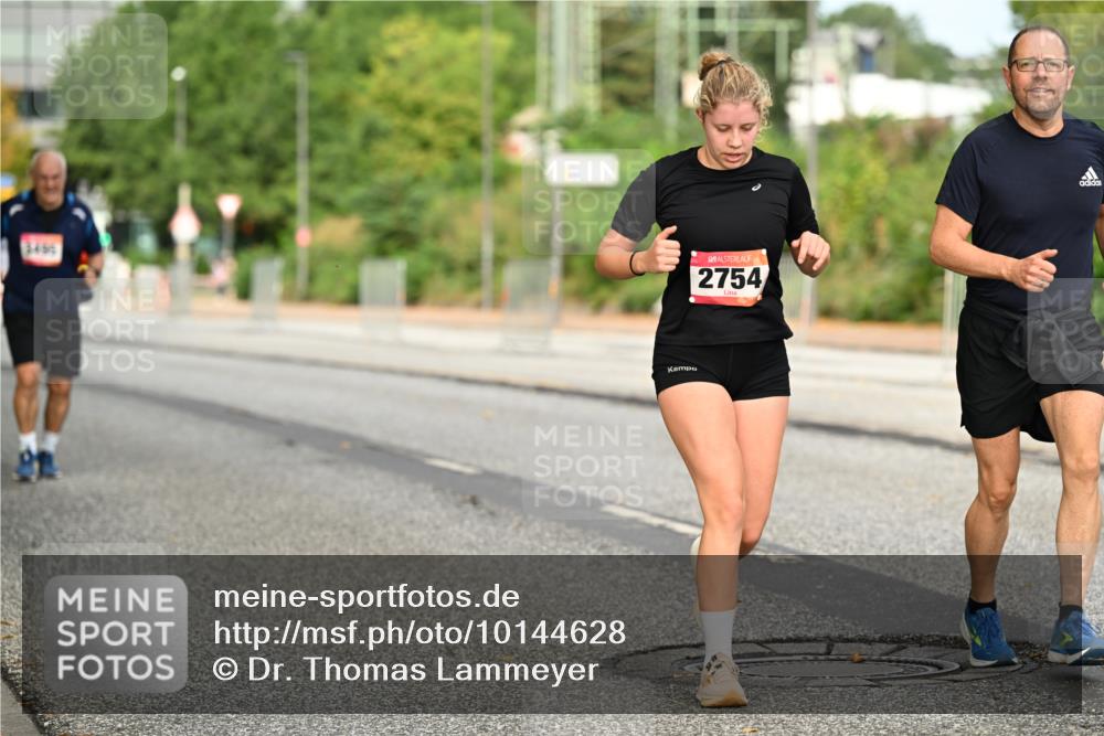06.09.2026 - CURREX Alsterlauf Dr. Thomas Lammeyer http://msf.ph/oto/10144628 06.09.2026 10:16:45 Laufen 2754 meine-sportfotos.de