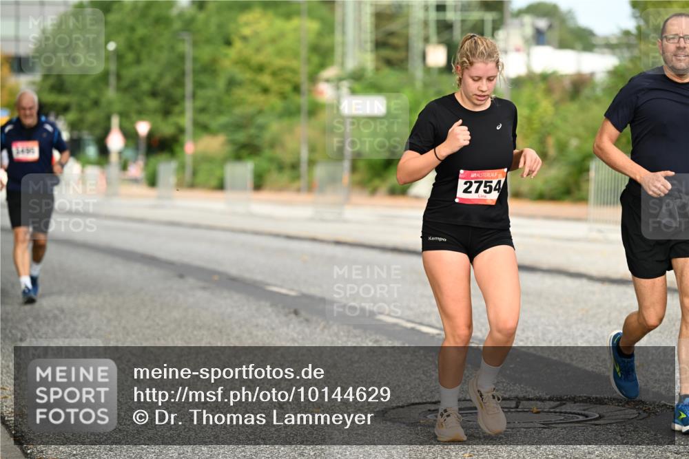06.09.2026 - CURREX Alsterlauf Dr. Thomas Lammeyer http://msf.ph/oto/10144629 06.09.2026 10:16:45 Laufen 2754 meine-sportfotos.de