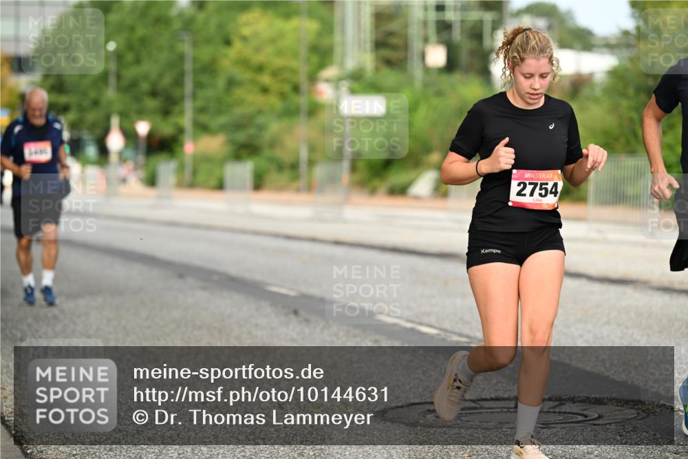 06.09.2026 - CURREX Alsterlauf Dr. Thomas Lammeyer http://msf.ph/oto/10144631 06.09.2026 10:16:46 Laufen 2754 meine-sportfotos.de