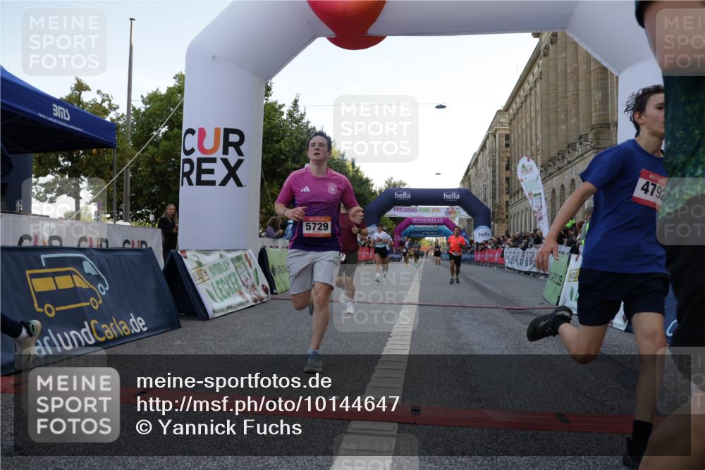 06.09.2026 - CURREX Alsterlauf Yannick Fuchs http://msf.ph/oto/10144647 06.09.2026 09:47:29 Ziel 2807, 2953, 3386, 4313, 4441, 4674, 4863, 5309, 5389, 5407, 5645, 5729, 6021 meine-sportfotos.de